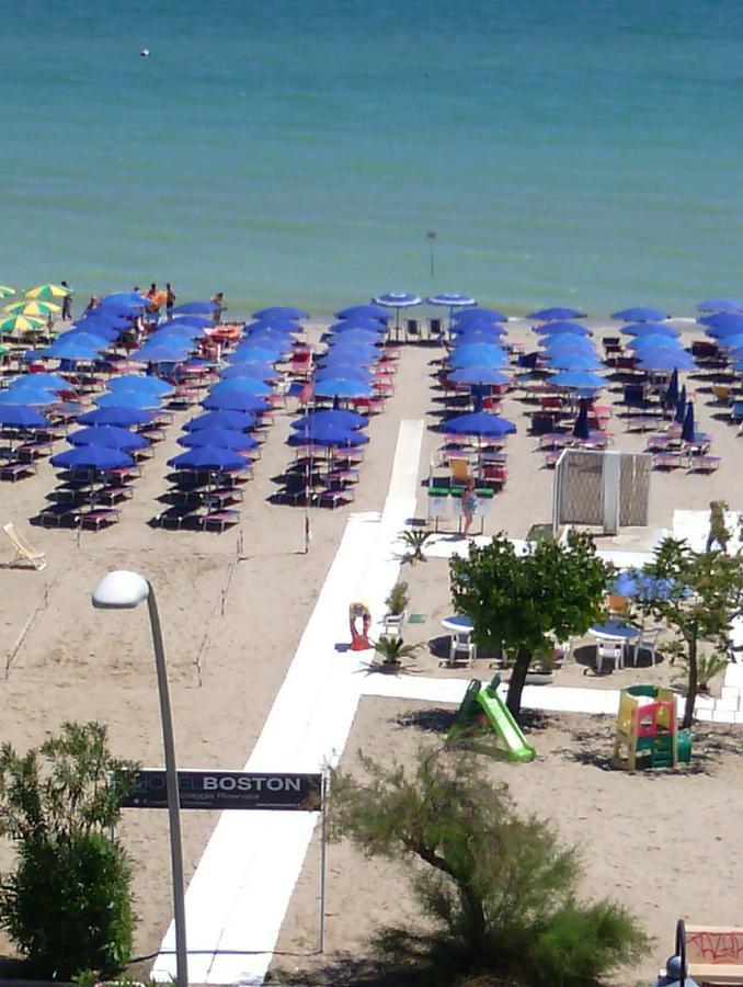 Hotel Boston Alba Adriatica Buitenkant foto
