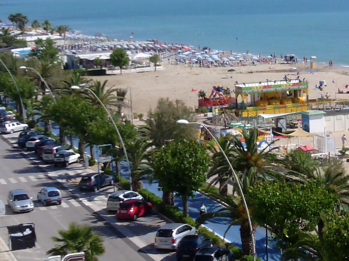 Hotel Boston Alba Adriatica Buitenkant foto