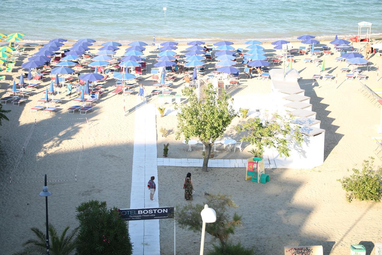 Hotel Boston Alba Adriatica Buitenkant foto