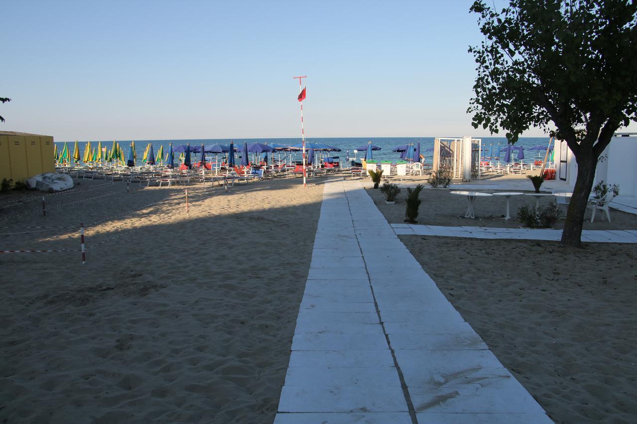 Hotel Boston Alba Adriatica Buitenkant foto