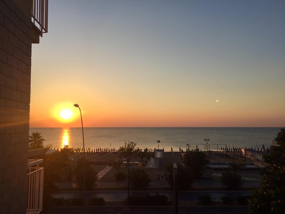 Hotel Boston Alba Adriatica Buitenkant foto