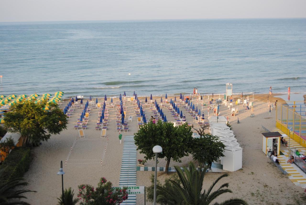 Hotel Boston Alba Adriatica Buitenkant foto