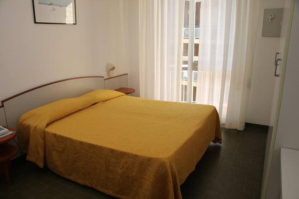 Hotel Boston Alba Adriatica Buitenkant foto